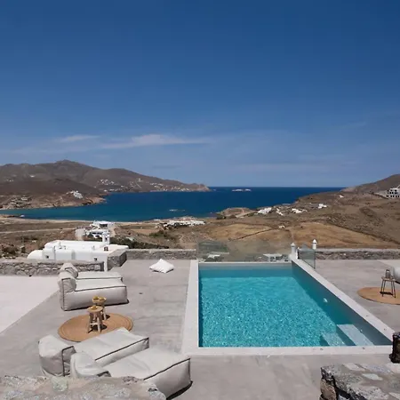 Pool Near Alemagou Villa Ftelia (Mykonos)