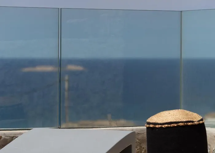 Seaview Pool Near Alemagou * פטליה