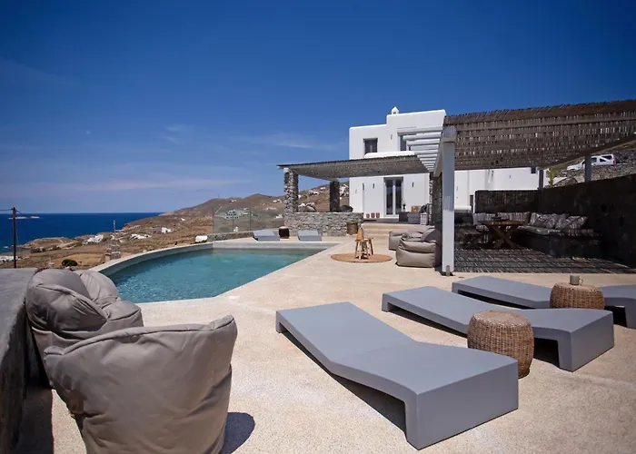 Seaview Pool Near Alemagou פטליה