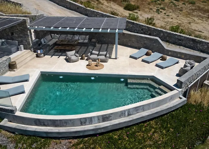 Seaview Pool Near Alemagou * פטליה