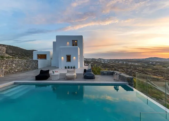 Seaview Pool Near Alemagou * פטליה