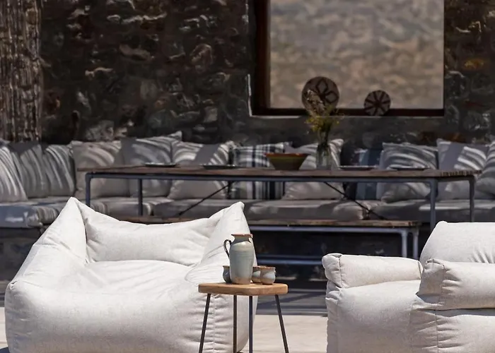 Seaview Pool Near Alemagou 法蒂亚