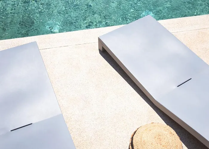 Seaview Pool Near Alemagou *