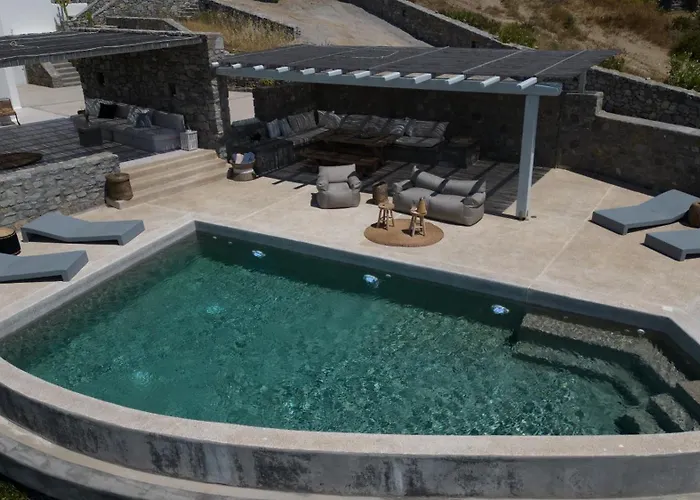 Seaview Pool Near Alemagou 法蒂亚